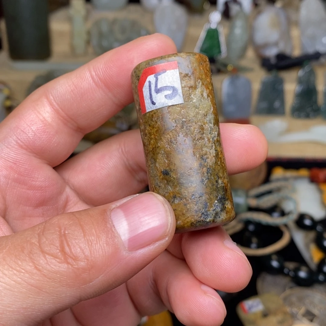岫岩河磨玉（透闪石质玉）颈饰未镶嵌豆*