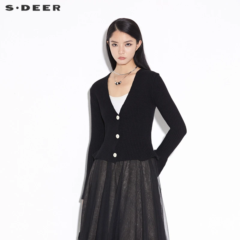 圣迪奥时尚气质黑色V领纽扣式喇叭袖短款针织开衫S21383501