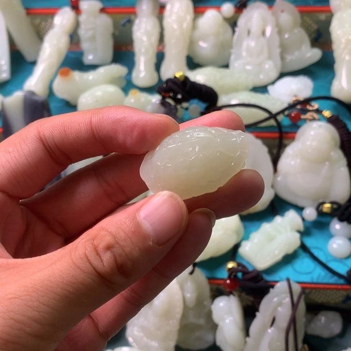 和田玉未镶嵌颈饰行**沙