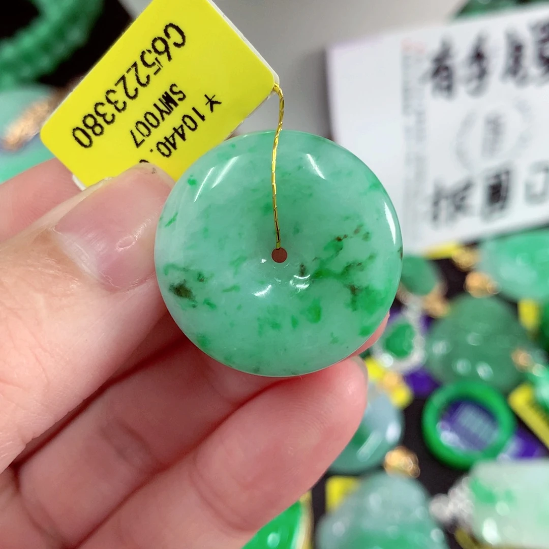 颈饰未镶嵌翡翠……