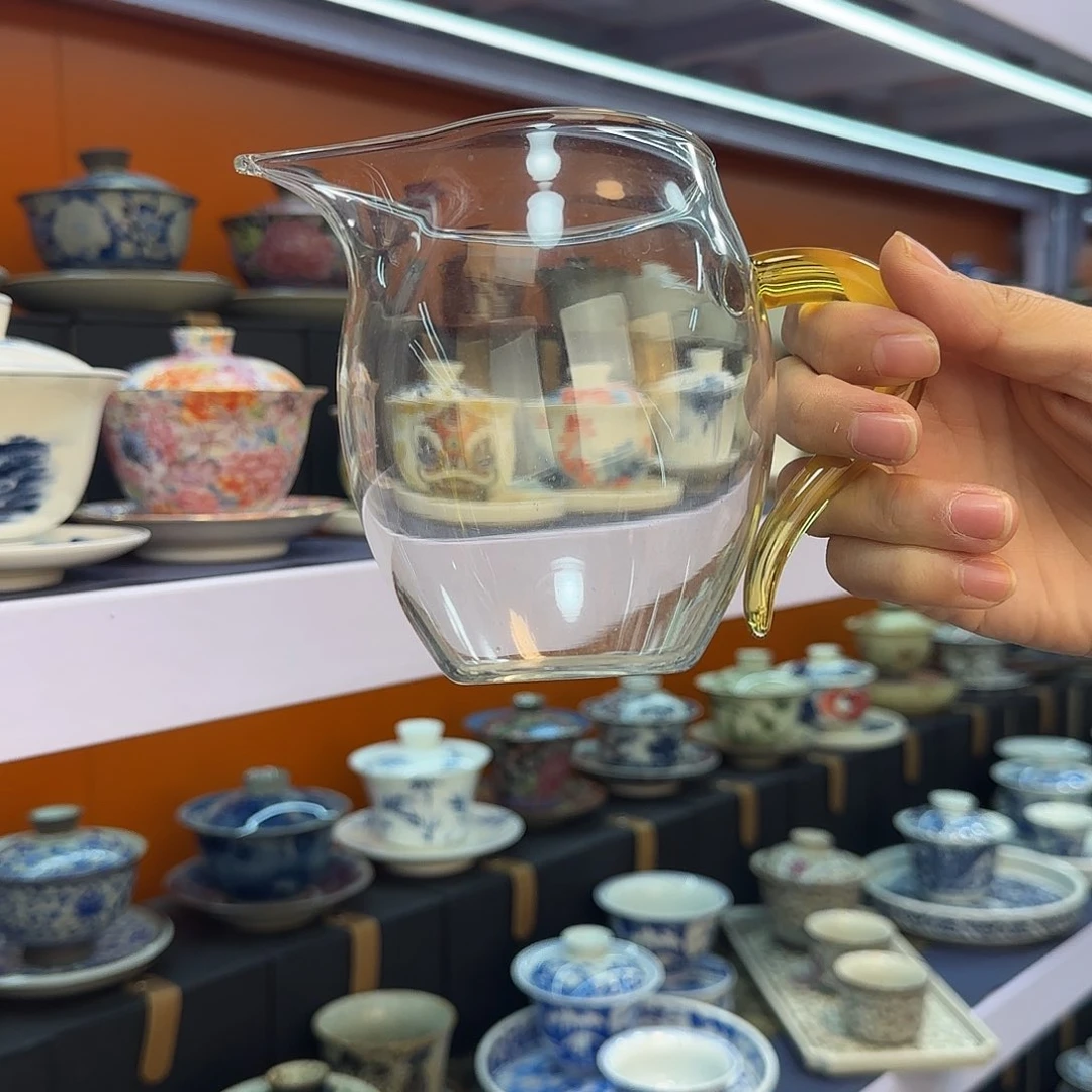 在你心里就是个小孩子啊你说我是谁啊