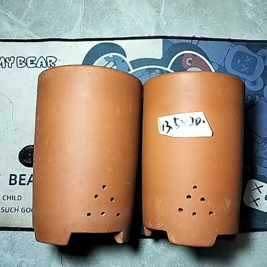 红泥大笔筒两个花盆