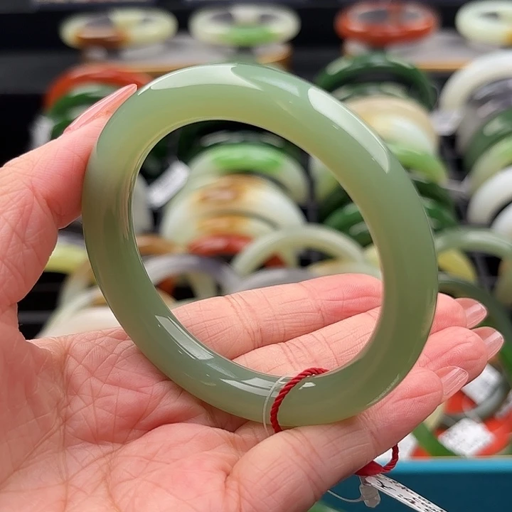 和田玉未镶嵌手镯粉青带猫眼无包容53.9