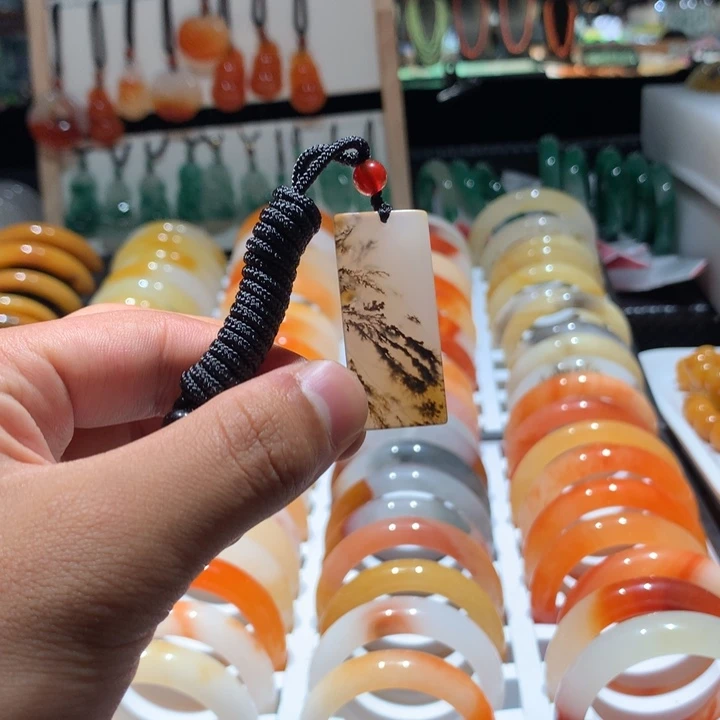 未镶嵌手镯石英质玉