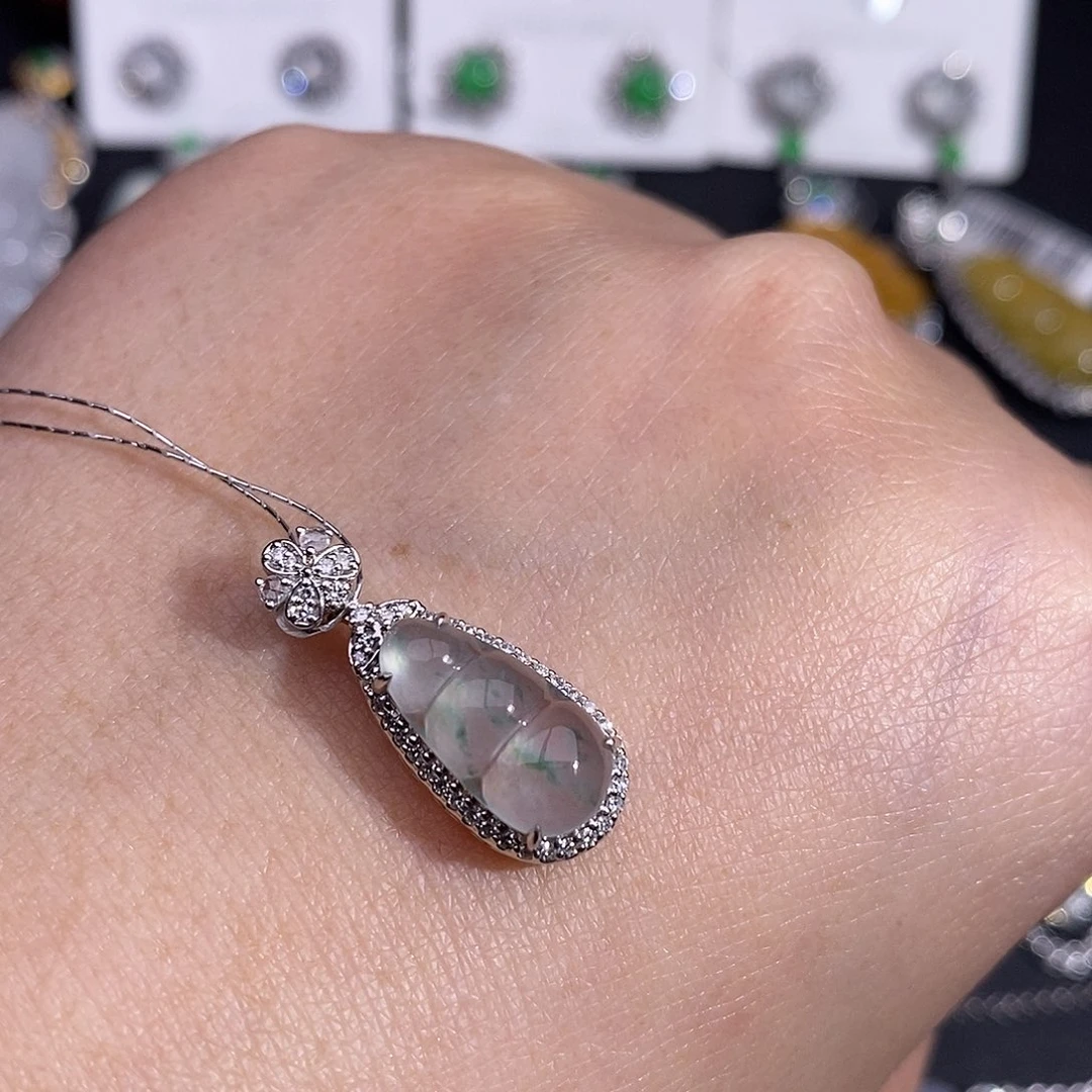 翡翠吊坠(不含链)18K金镶嵌