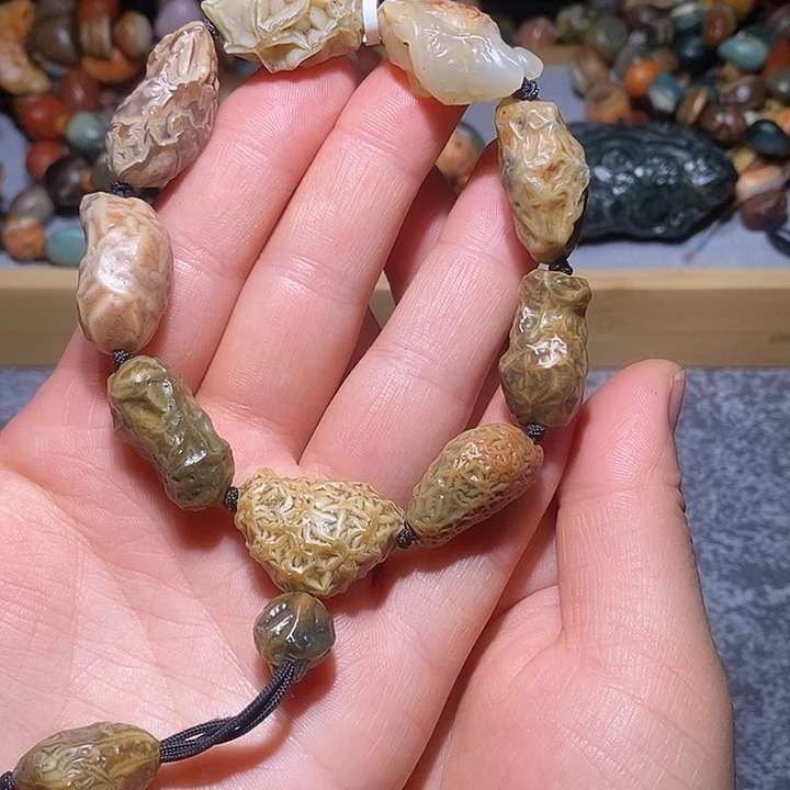 无非金属阿拉善筋脉珠珠串串。