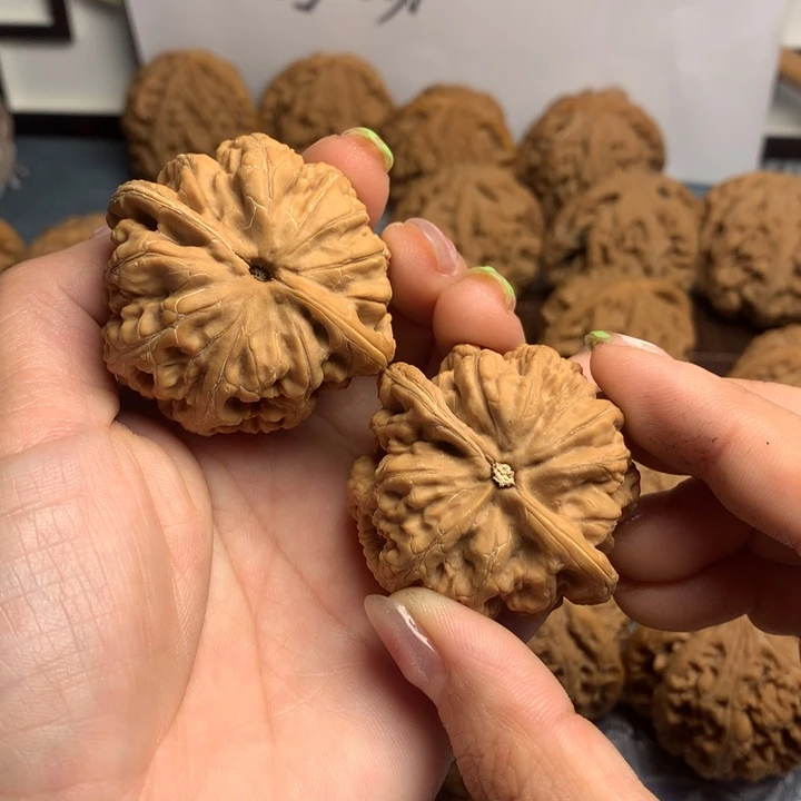 吊坠文玩核桃?粗筋