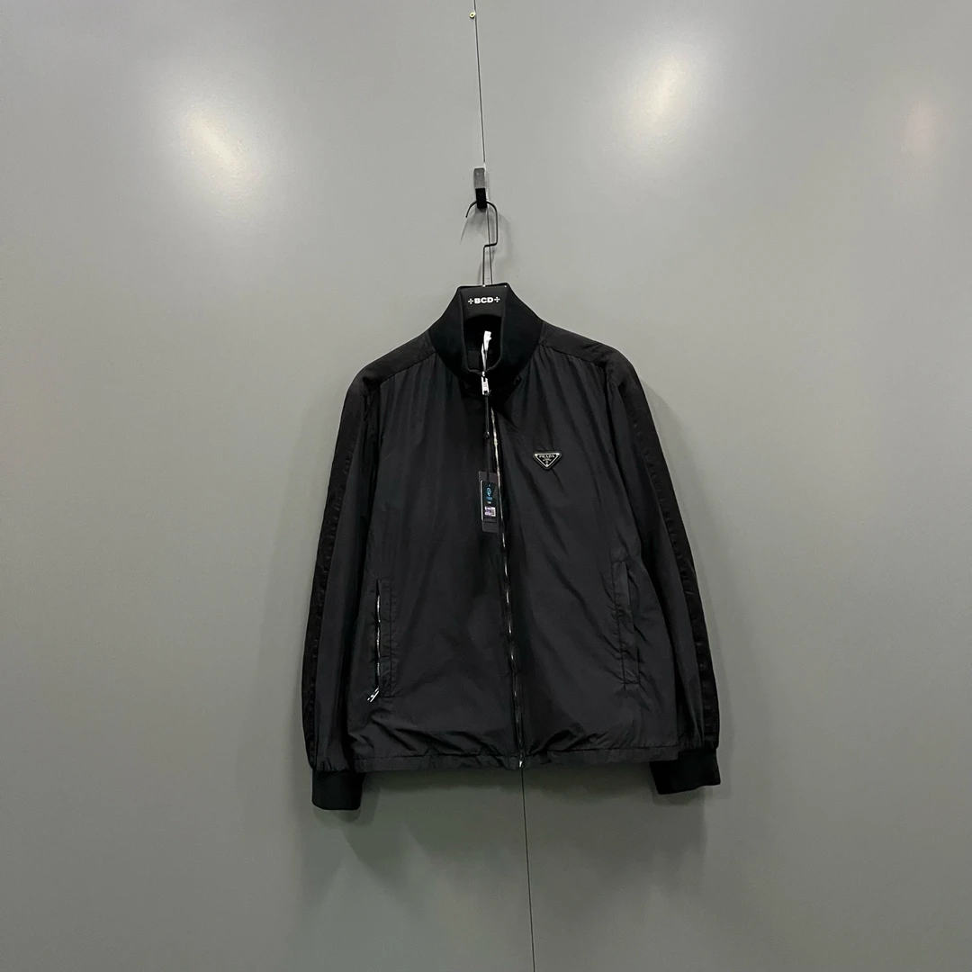 未使用 Prada/普拉达 楠21  普拉达 黑色三角标外套 50码 017549