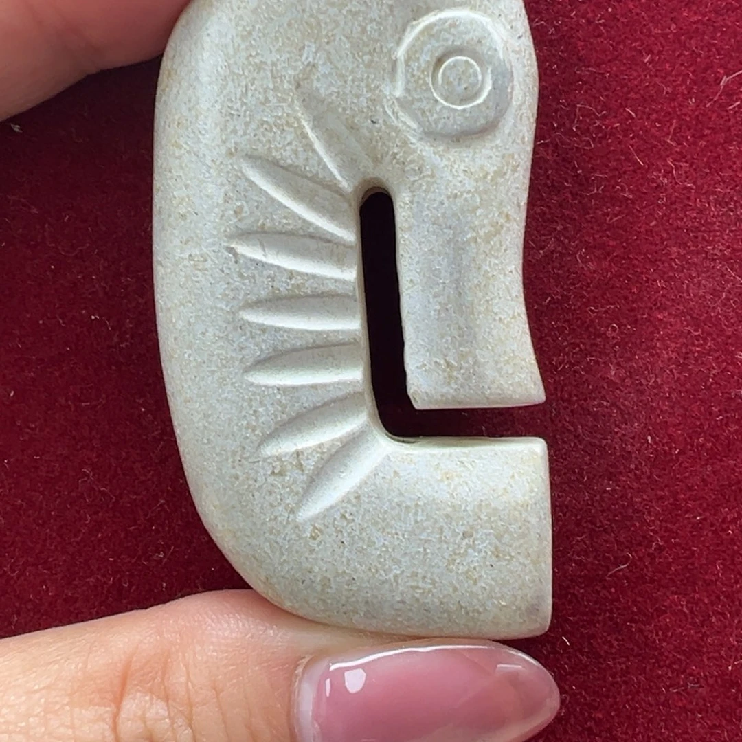 石英岩玉未镶嵌颈饰