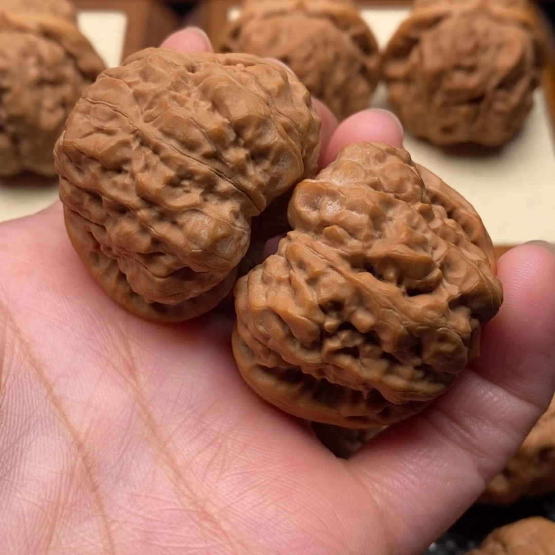 【闪购商品】把件文玩核桃边40左右