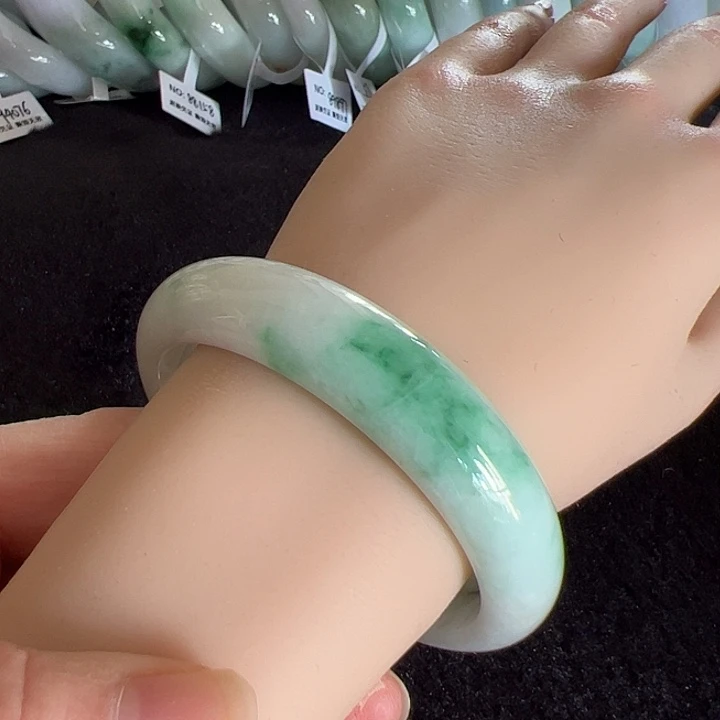 翡翠未镶嵌手镯编号09261圈口59.4