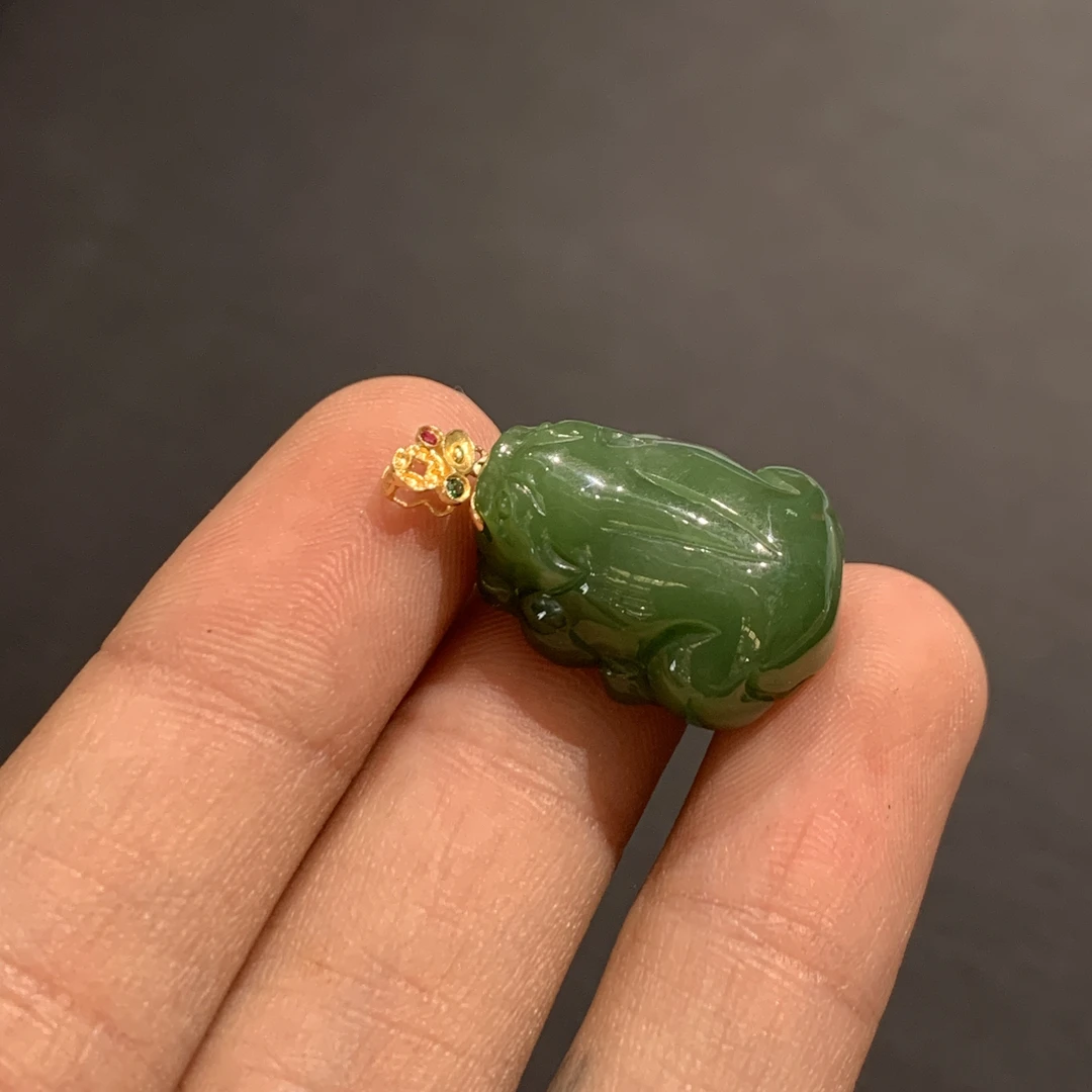18K金和田碧玉貔貅吊坠