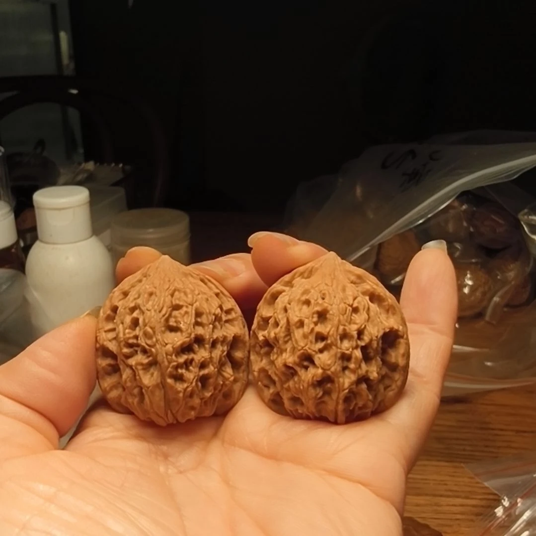 文玩核桃吊坠橘峰