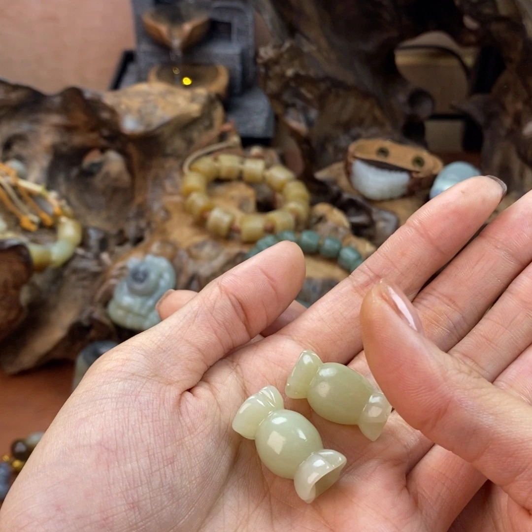 云***儿和田玉未镶嵌颈饰