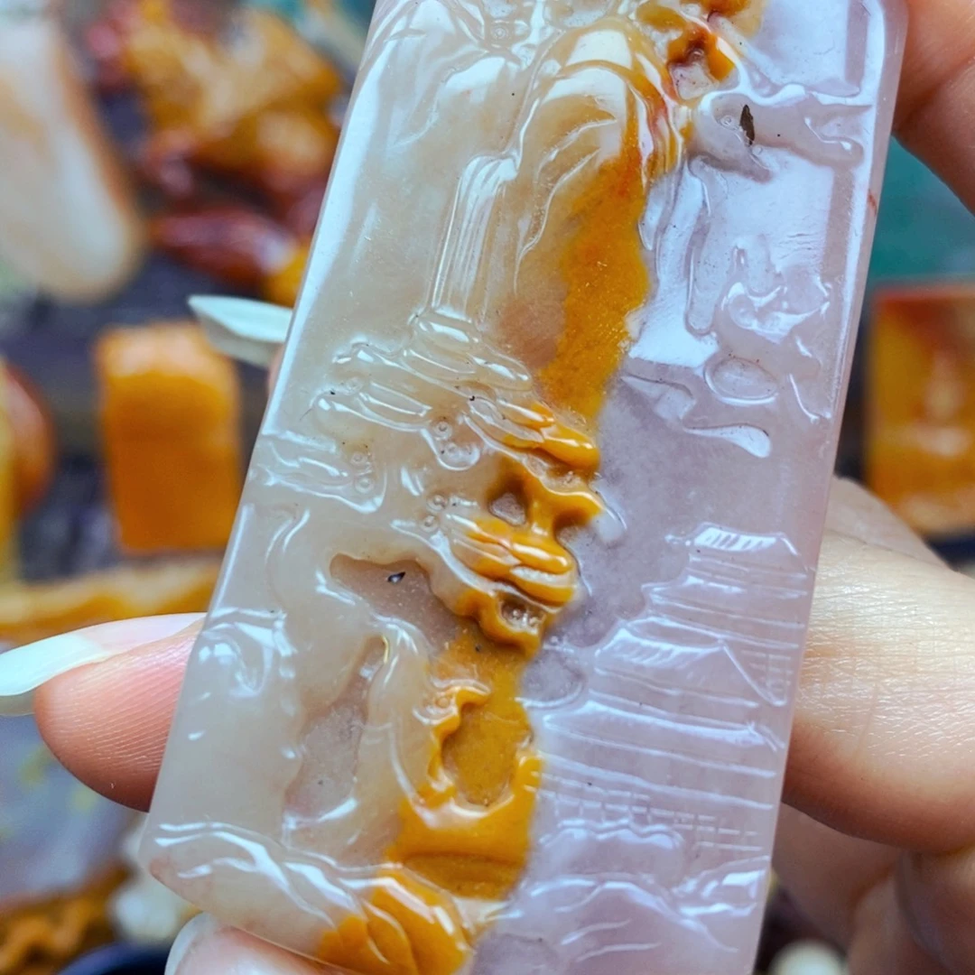 石英质玉（黄龙玉）未镶嵌颈饰