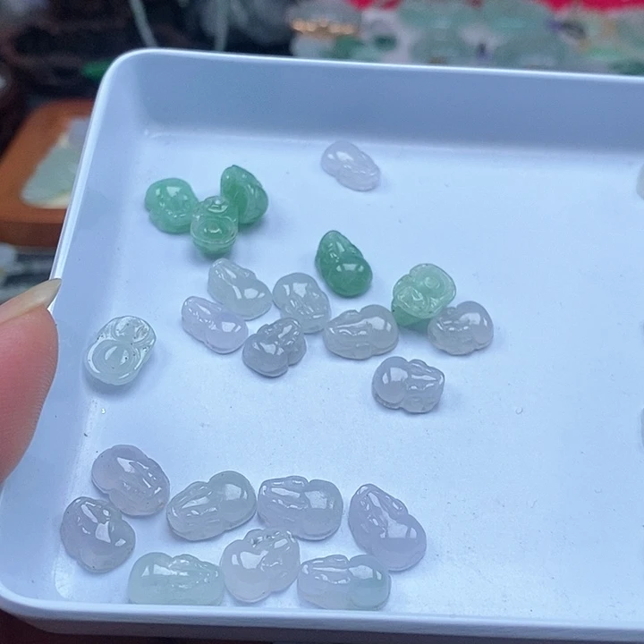 吊坠(不含链)未镶嵌翡翠一个35