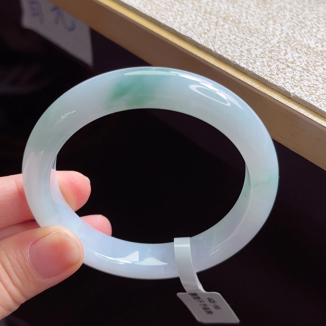 翡翠手镯未镶嵌手镯