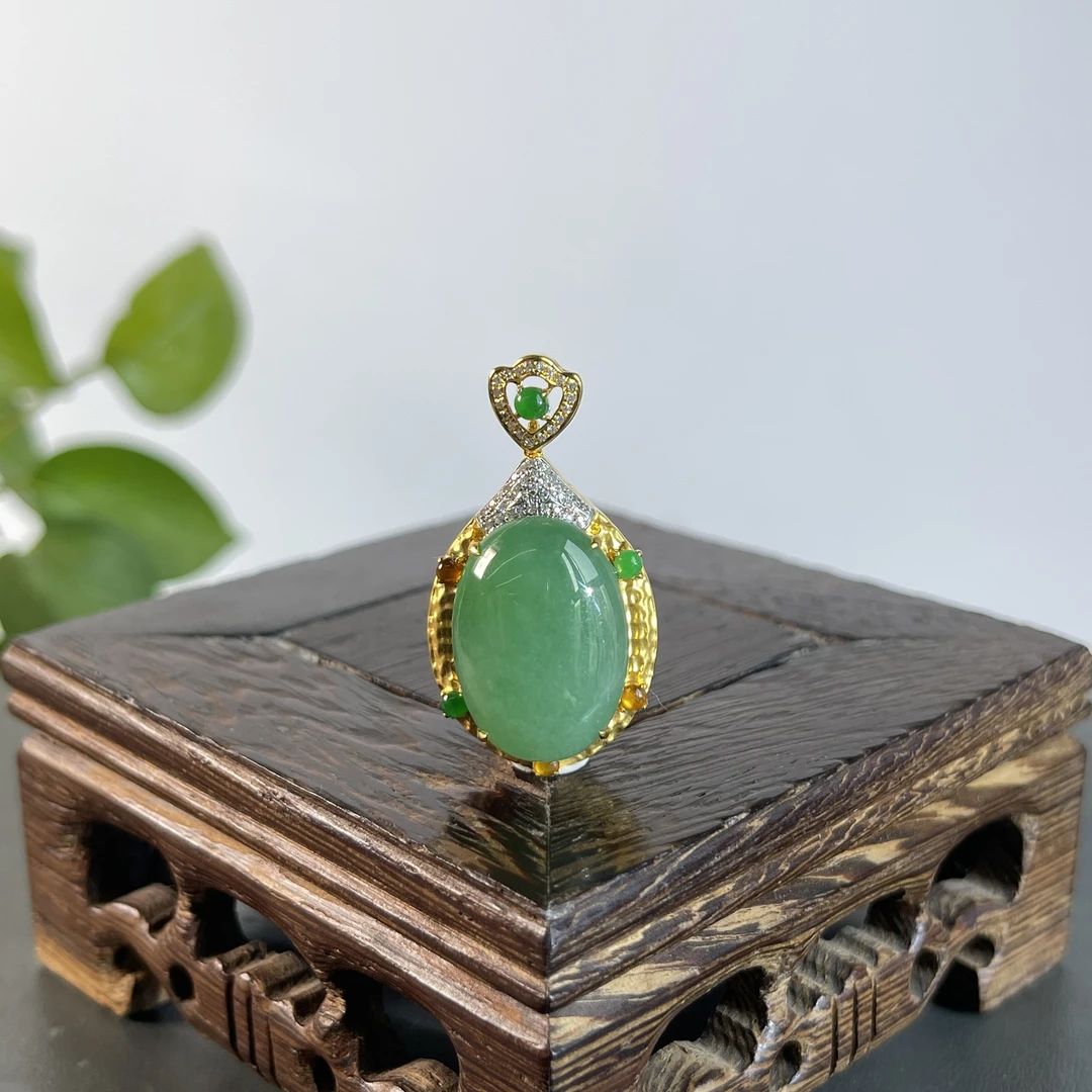 JXB24-156  天然缅甸A货翡翠  18K含钻镶嵌吊坠