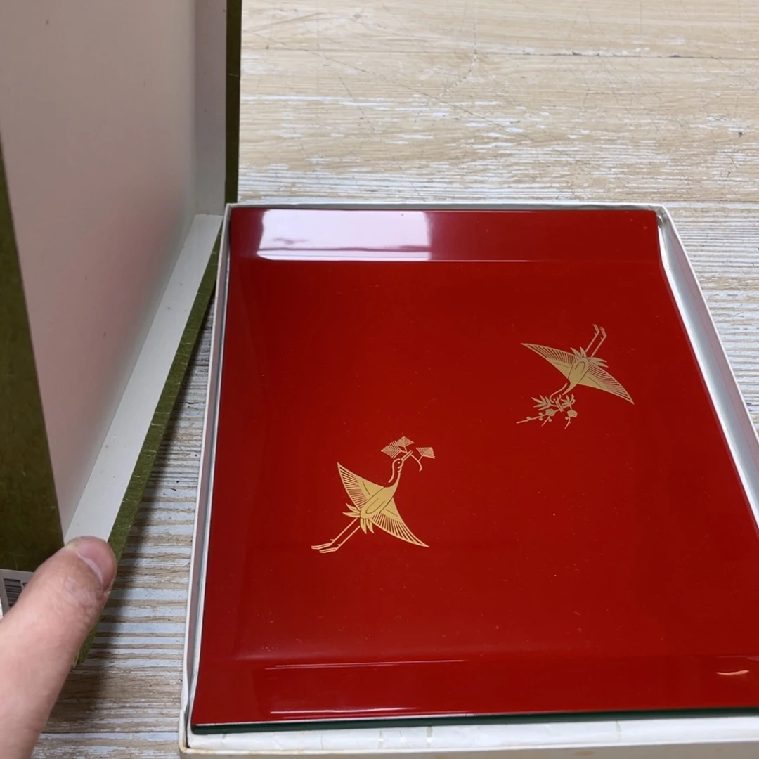 瓷片N****亮密密麻麻地排列着一个