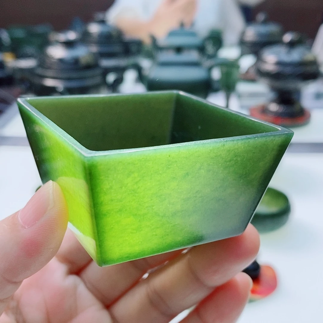 未镶嵌和田玉（青玉）摆件