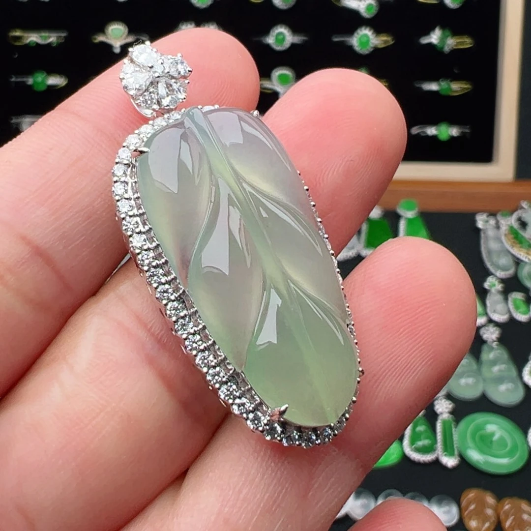 翡翠18K金镶嵌颈饰叶子30.7