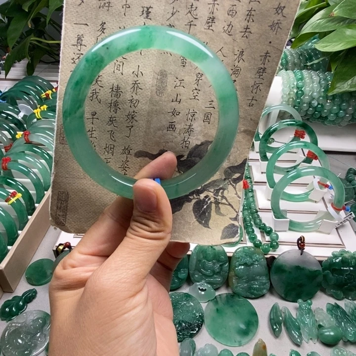 石英质玉未镶嵌手镯