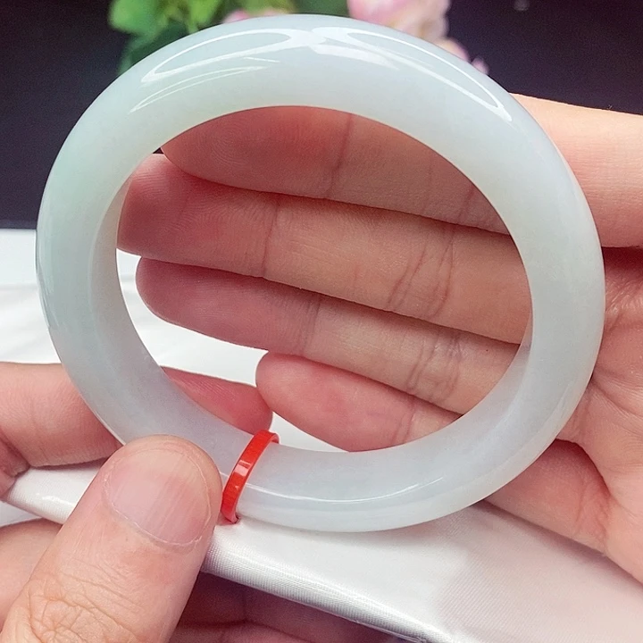 翡翠手镯未镶嵌61圈