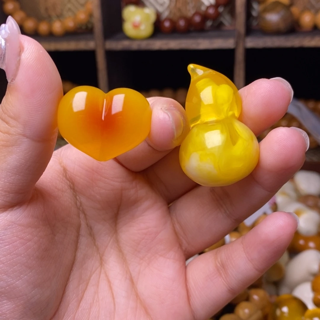 非金属2个屁桃配饰