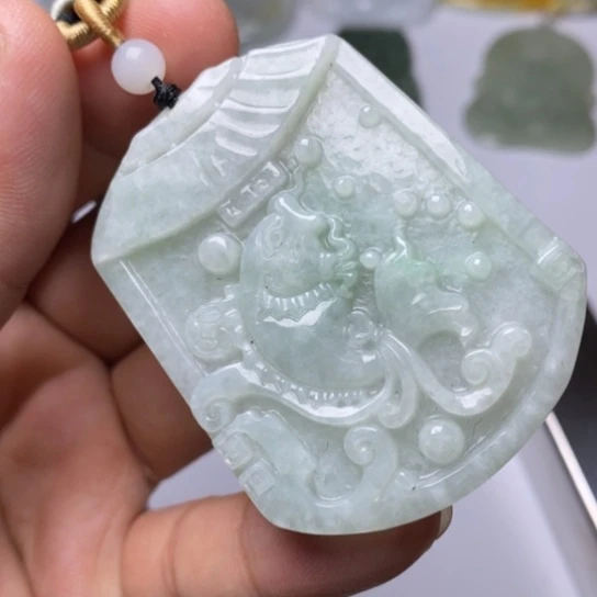 翡翠未镶嵌颈饰翡翠