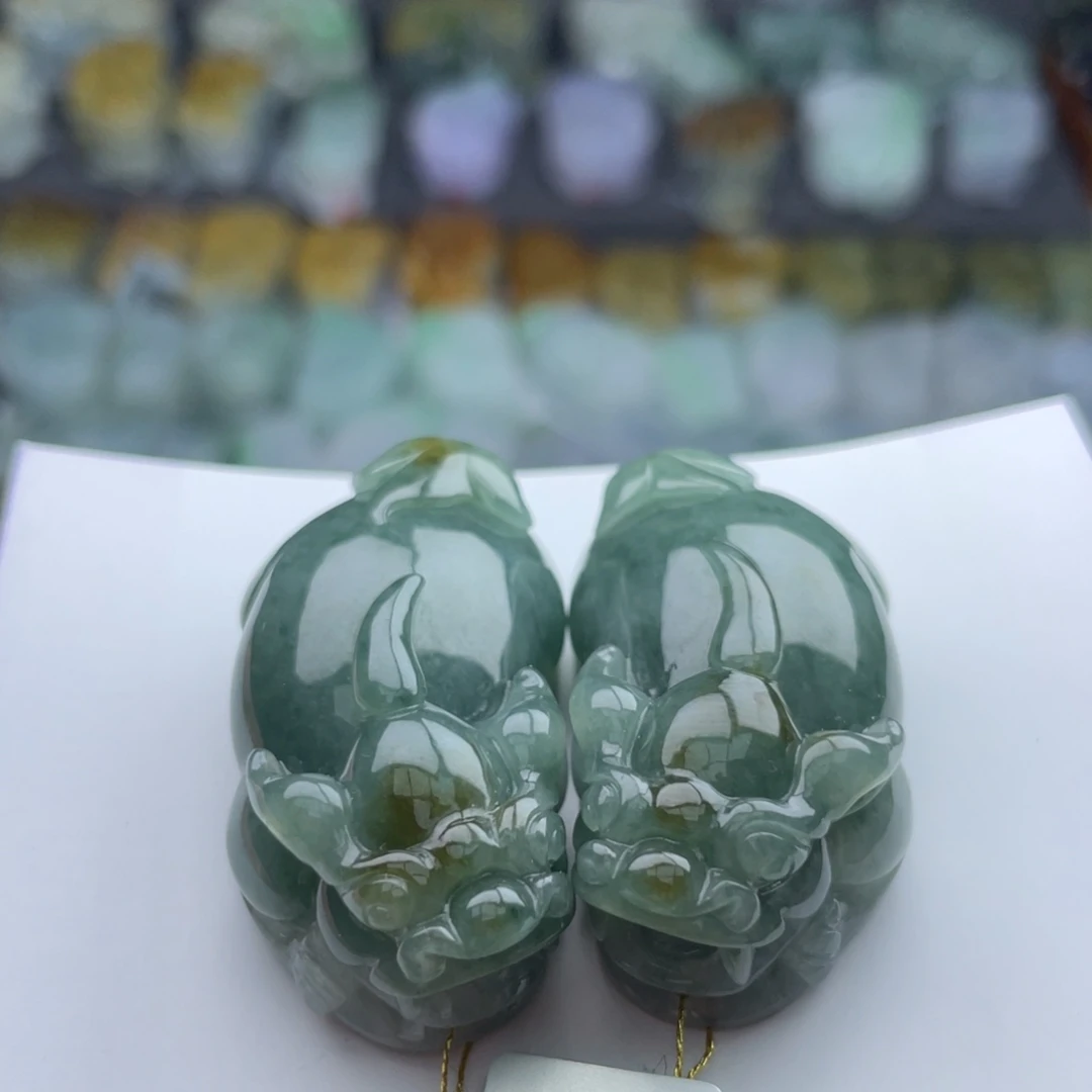 翡翠未镶嵌颈饰貔貅