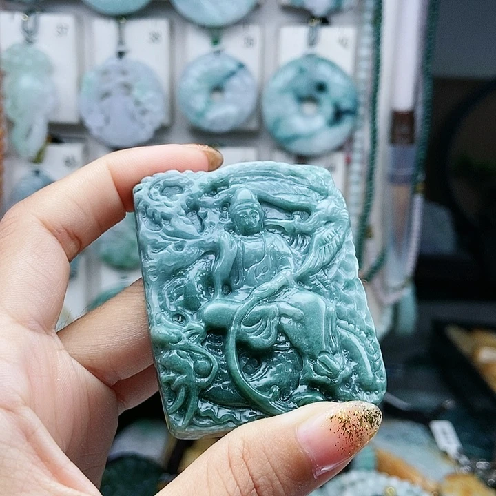 颈饰足铂镶嵌翡翠翡翠