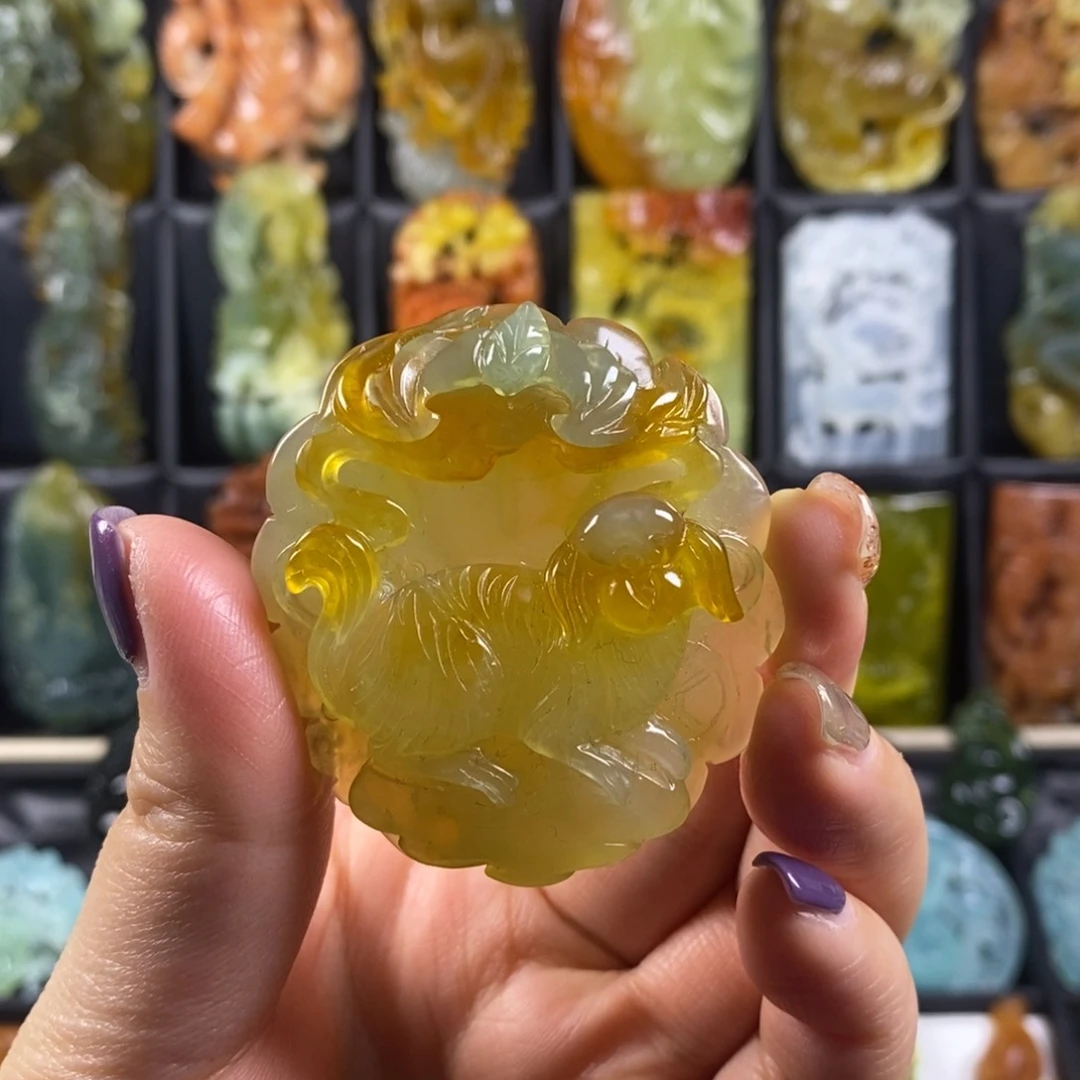 蛇纹石玉颈饰合金