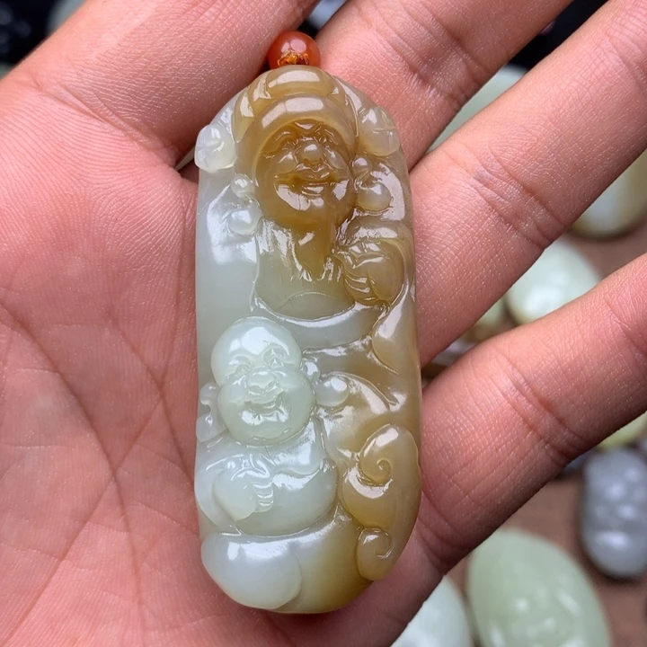 麦***菜和田玉（糖玉）未镶嵌颈饰