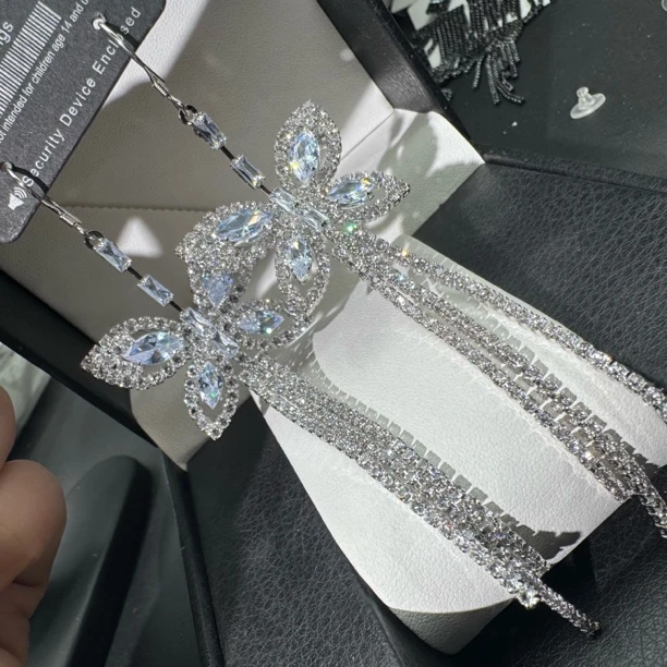 铜合金合成锆石耳饰 耳钩款蝴蝶时尚精美满钻白色耳环气质长款