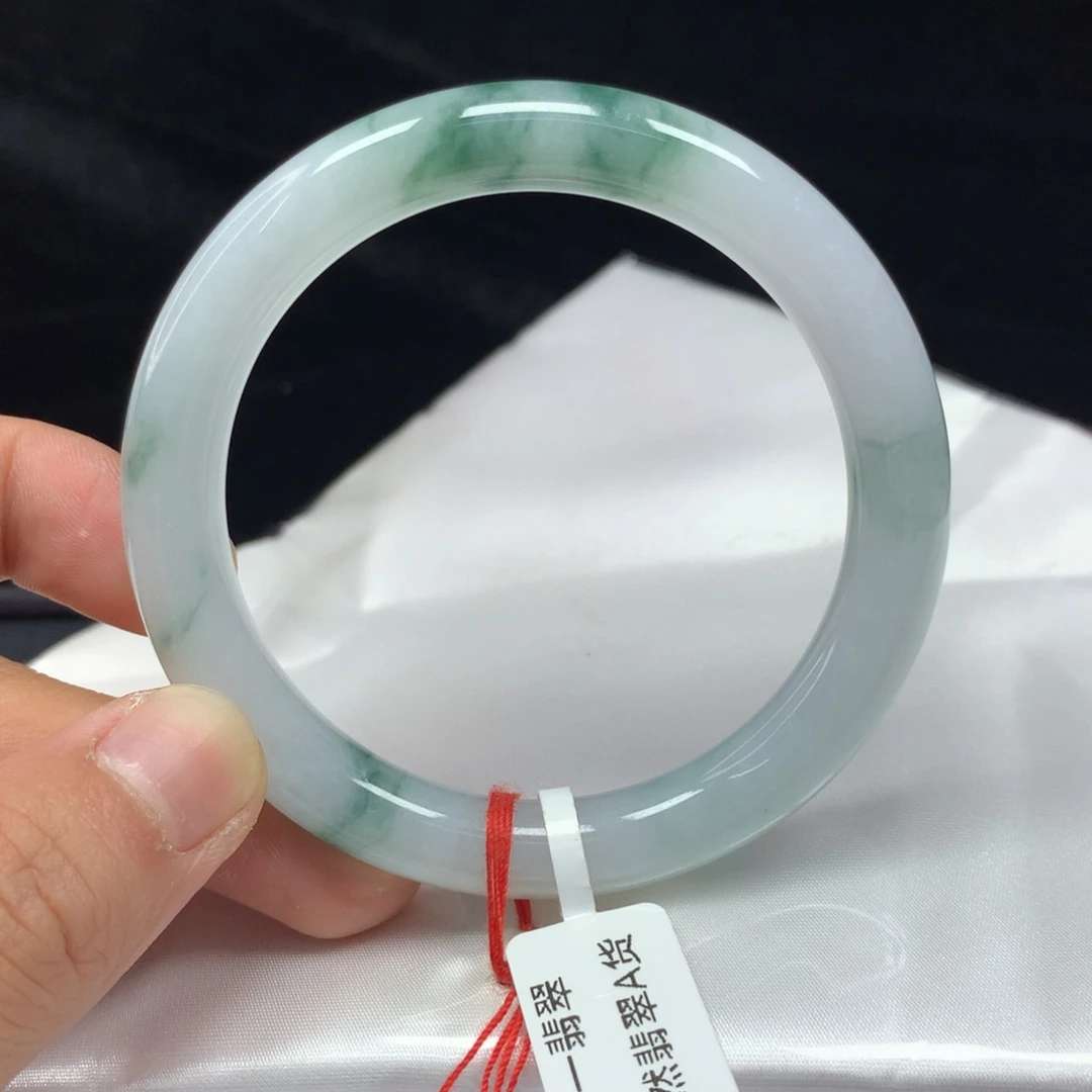 翡翠手镯（圆镯）未镶嵌56.2