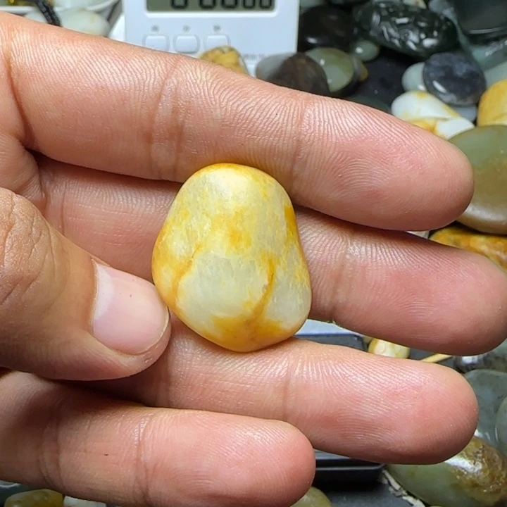 颈饰未镶嵌和田玉（子料）言**随