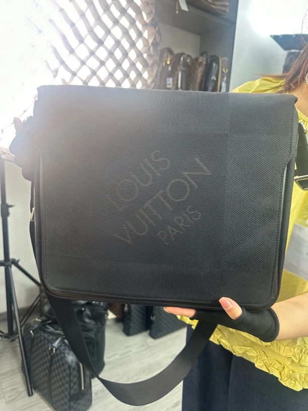 99新 LouisVuitton/路易威登 lv斜挎包