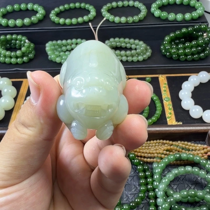 颈饰未镶嵌和田玉（糖玉）