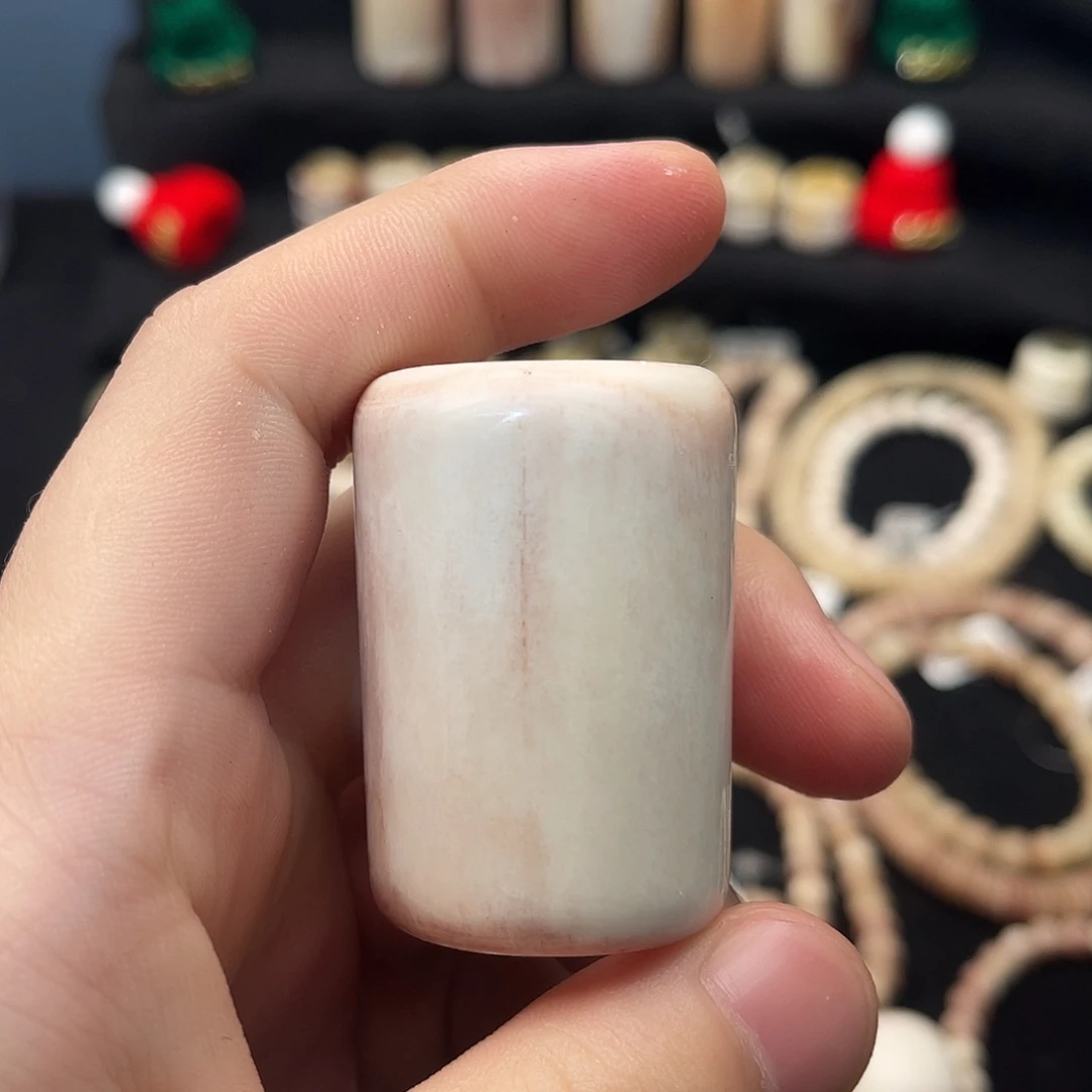 精品驼骨鲜料手把件