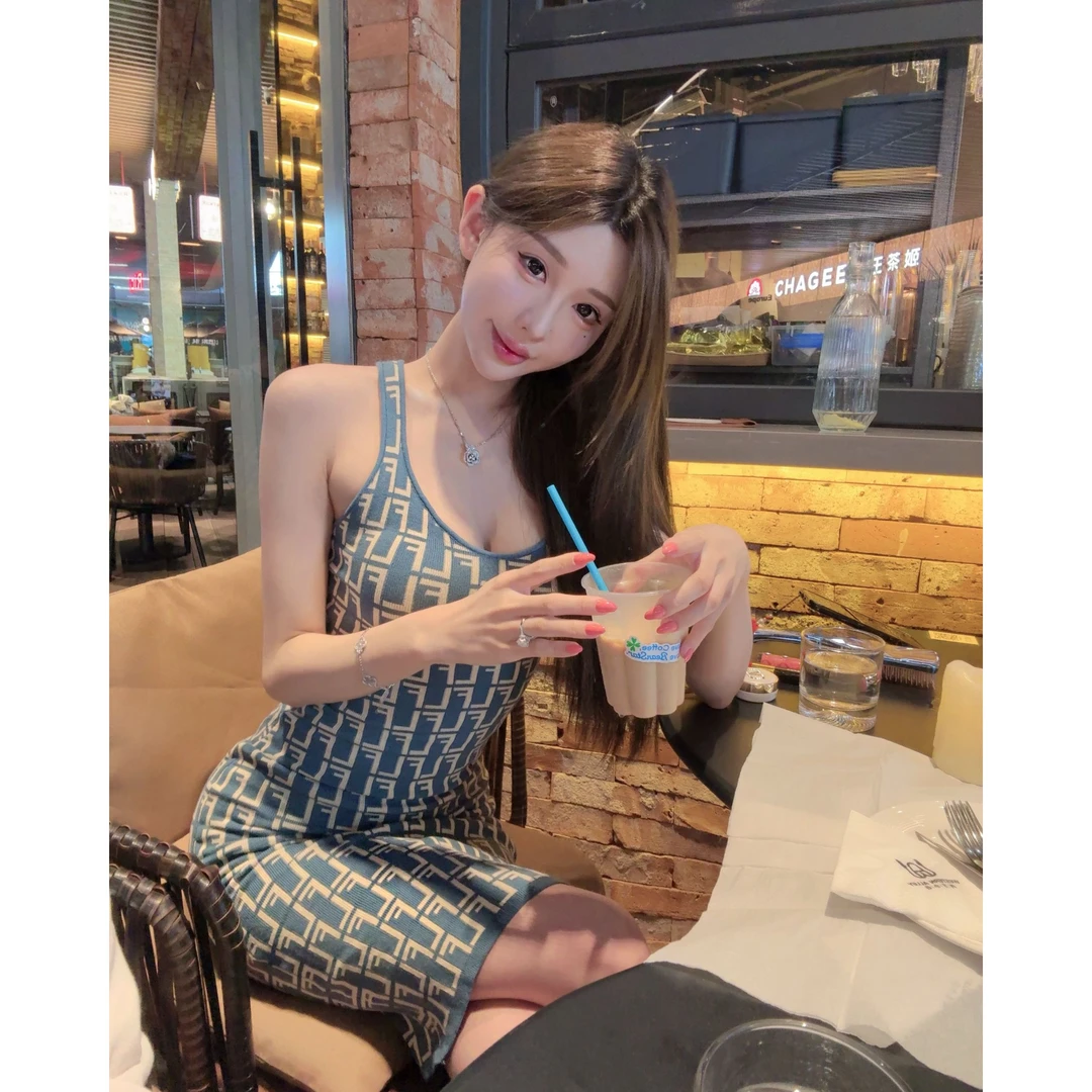 现货VK「Fend*牛仔蓝」25夏季新款女装连衣裙气质时尚修身日常