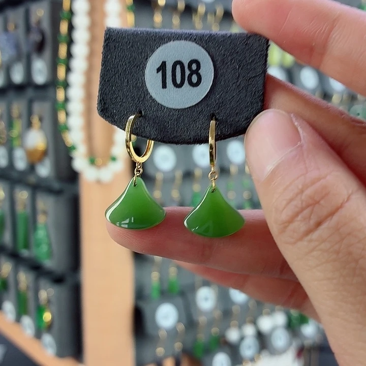 和田玉18K金镶嵌耳饰