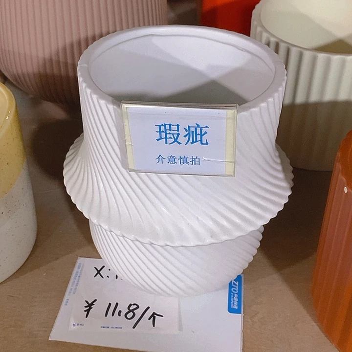 摆件多肉瑕疵盆有孔。