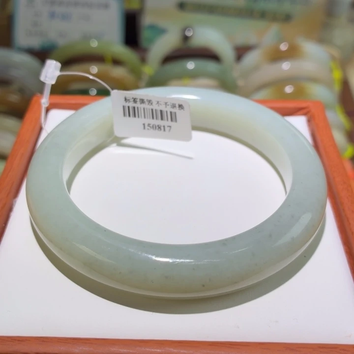 和田玉未镶嵌手镯 且末奶蓝飘青花 60 61