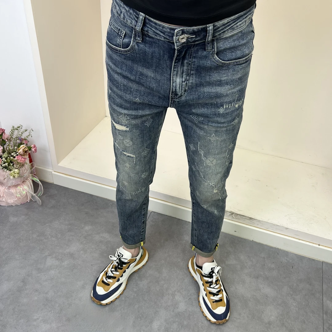 6967夏季新款印花浅蓝色假破洞修身小脚男牛仔裤时尚百搭潮流痞帅