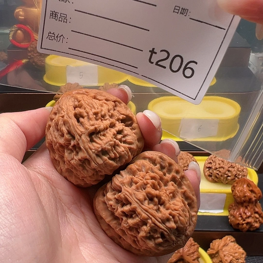 牛***仔文玩核桃手把件南疆石