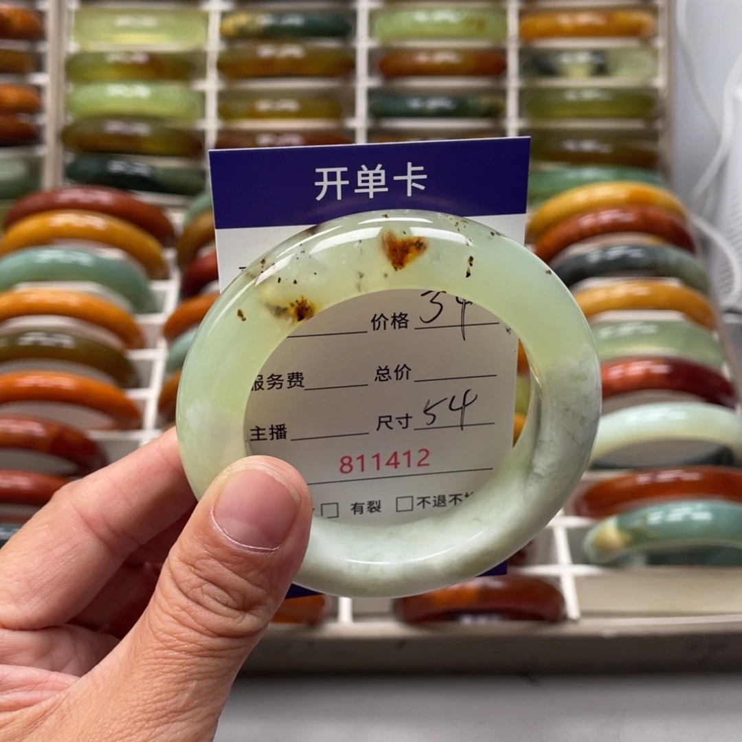 天***人蛇纹石玉未镶嵌手镯