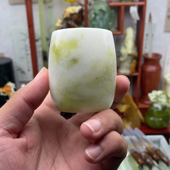 岫玉未镶嵌四大名玉杯子