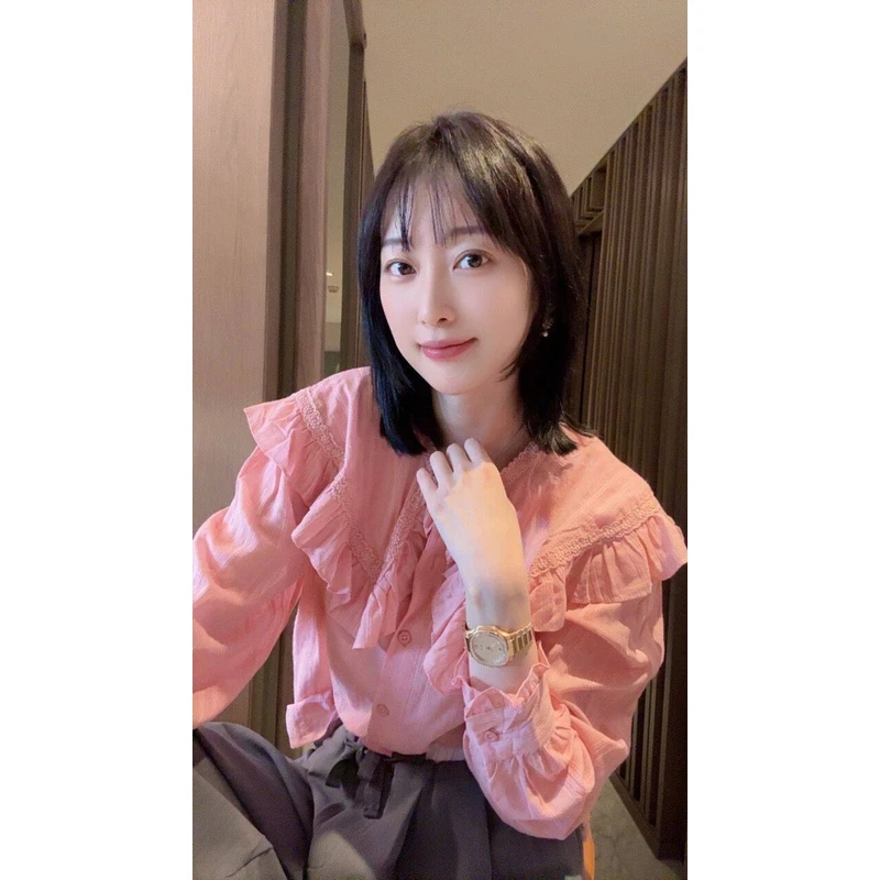 【张静芝】粉嫩娃娃领系扣衬衫