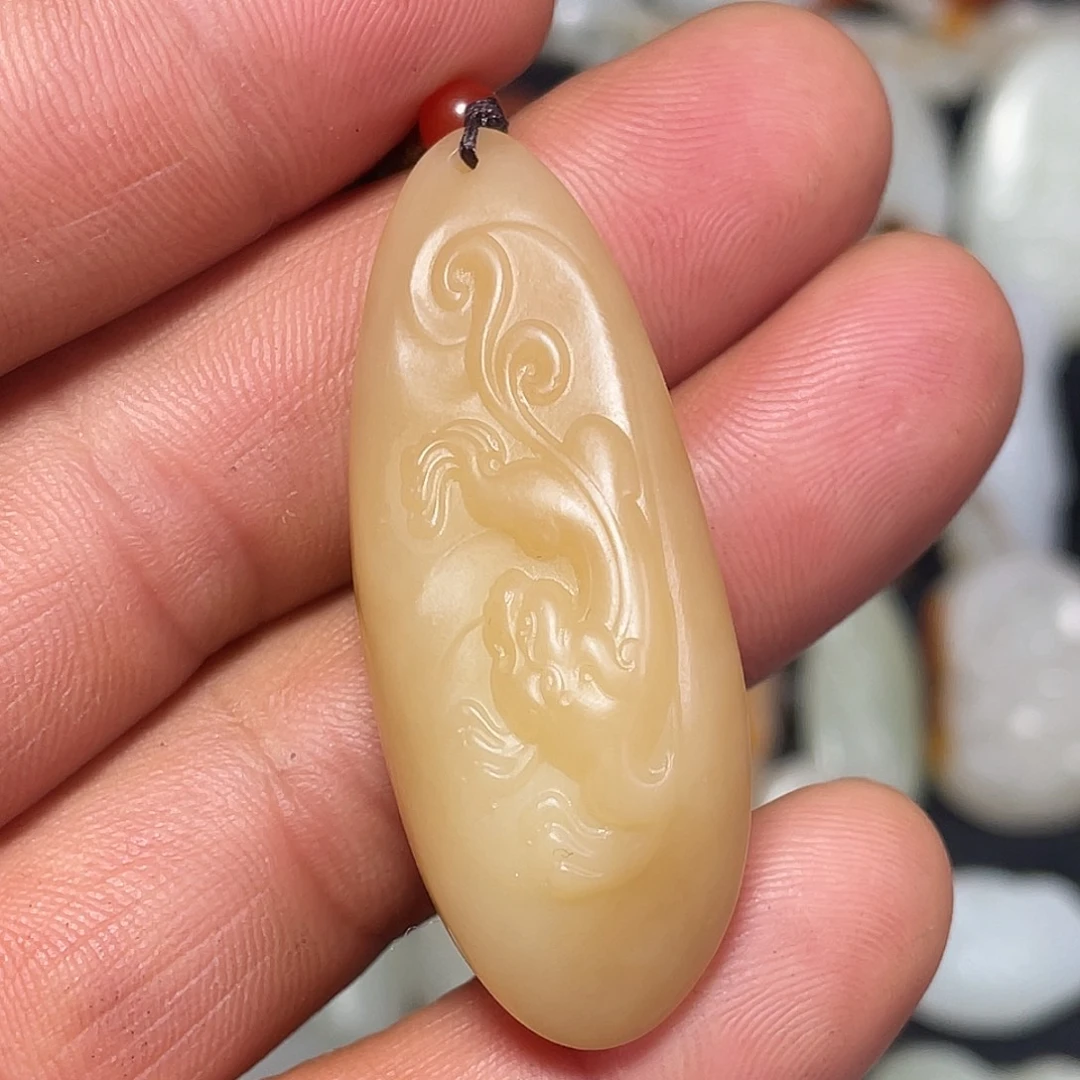 和田玉未镶嵌颈饰吊坠