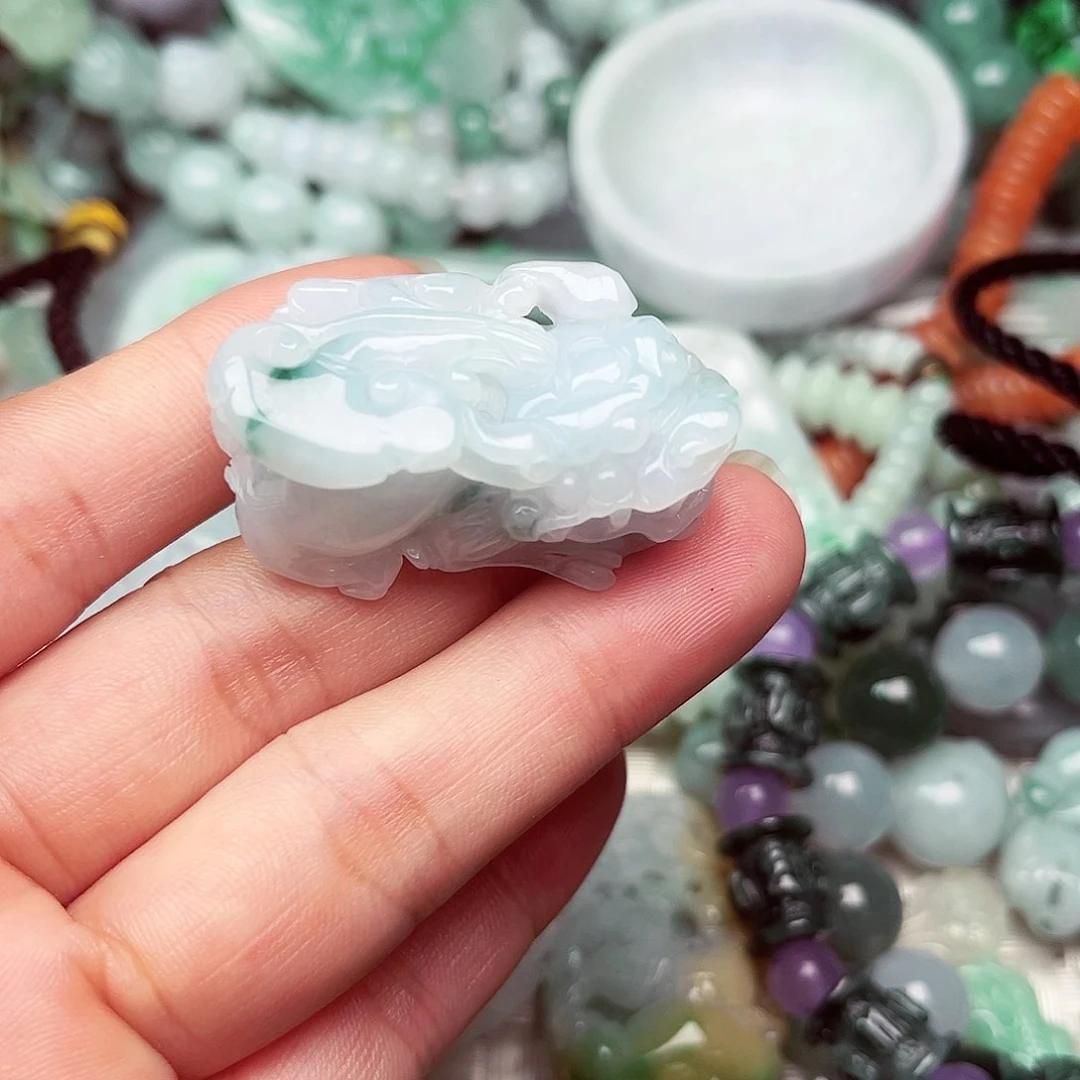 翡翠挂件未镶嵌独*翡翠